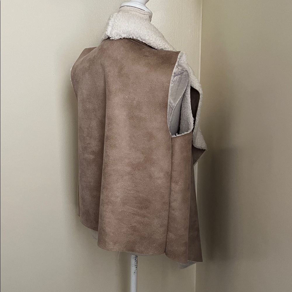 Coco +  jaimeson Tan and Cream Open Front Vest - Picture 10 of 12